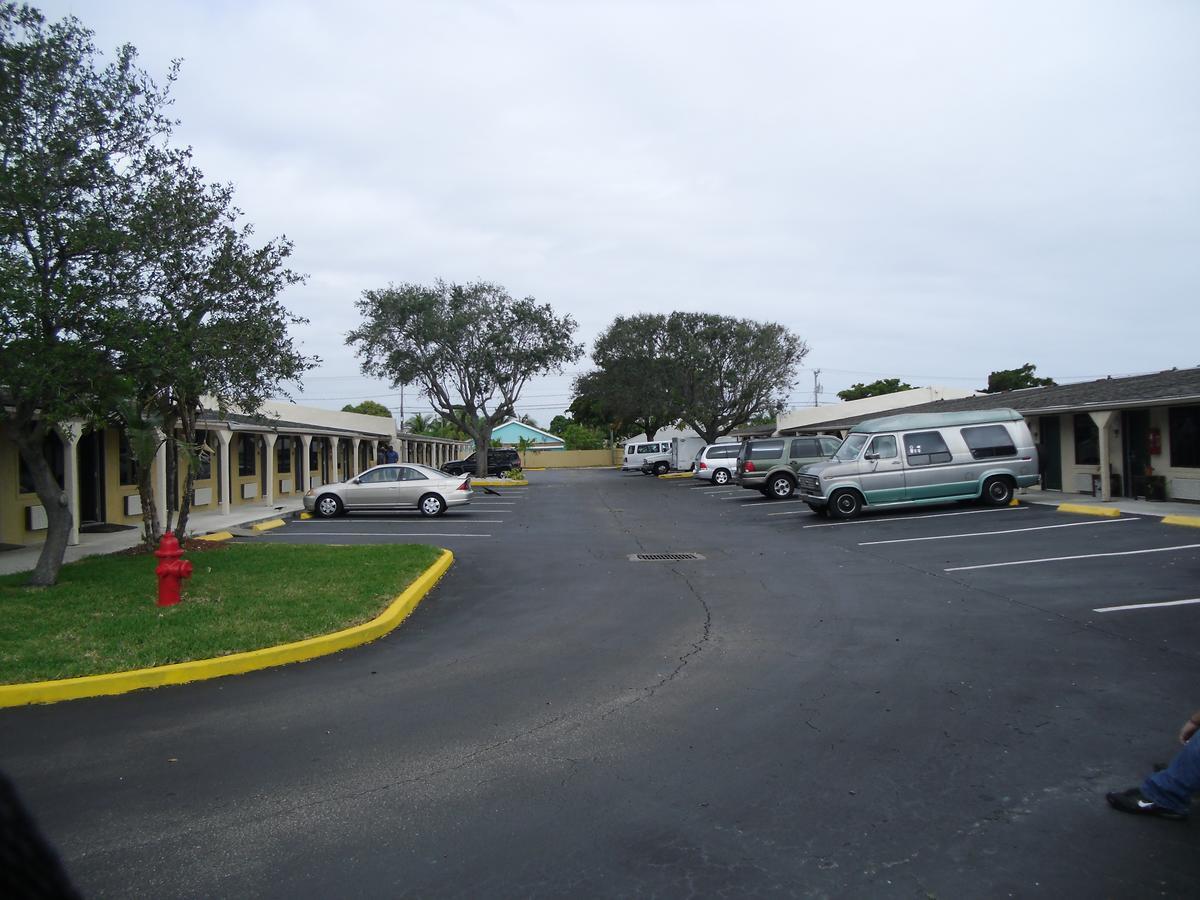 Super 8 By Wyndham Lantana West Palm Beach Esterno foto