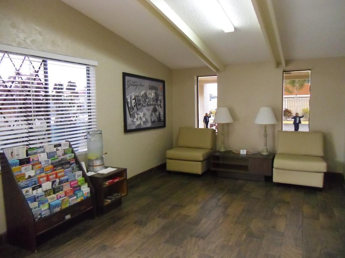 Super 8 By Wyndham Lantana West Palm Beach Esterno foto